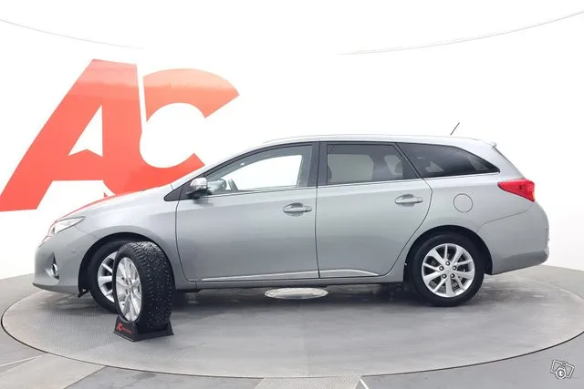 Toyota Auris Touring Sports 1,6 Valvematic Premium - / Pkame Image 2